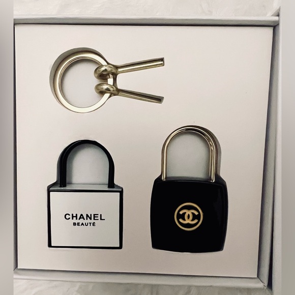 Chanel Padlock Lock and Key Set - New 💯% Authentic!! - Picture 1 of 5
